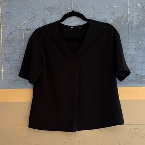 Uniqlo Black V-Neck Women's Top